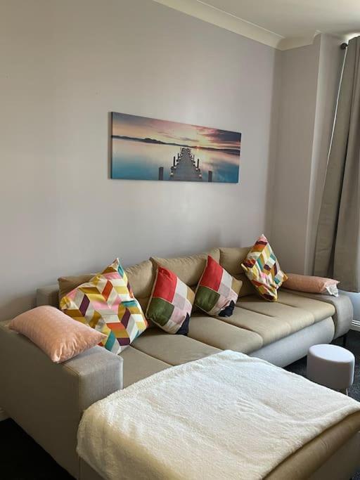 Spacious One Bedroom Flat, Entire Property. Greenock Luaran gambar