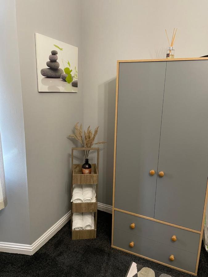 Spacious One Bedroom Flat, Entire Property. Greenock Luaran gambar