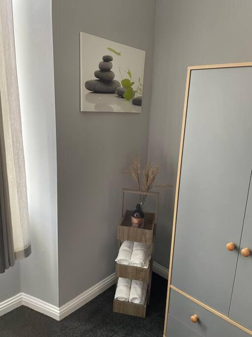 Spacious One Bedroom Flat, Entire Property. Greenock Luaran gambar