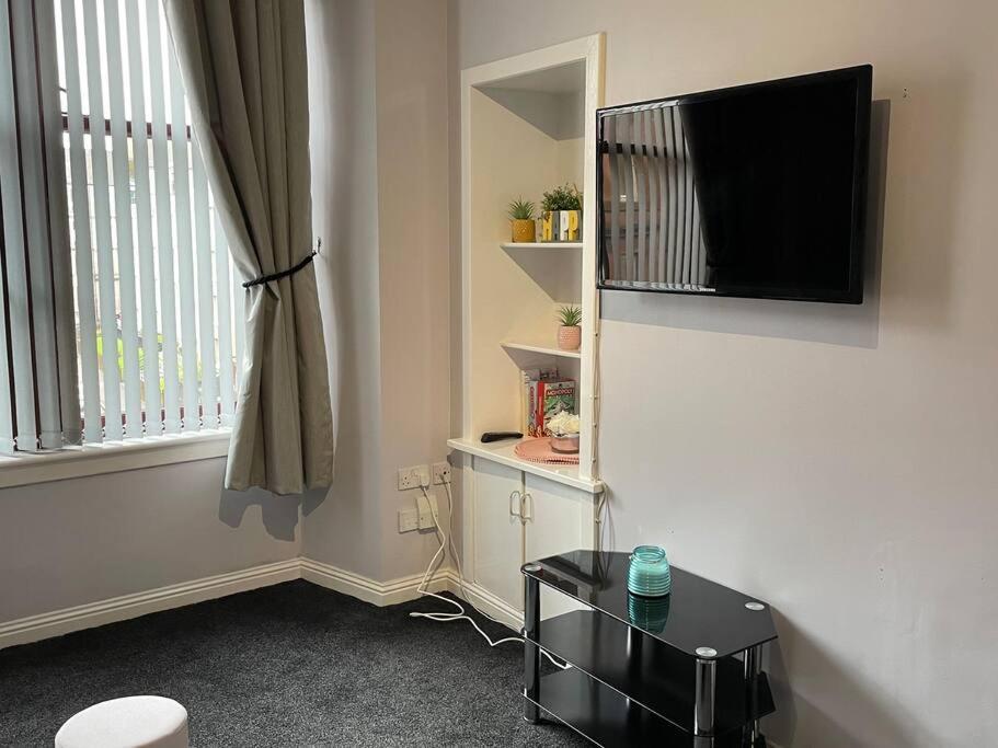 Spacious One Bedroom Flat, Entire Property. Greenock Luaran gambar