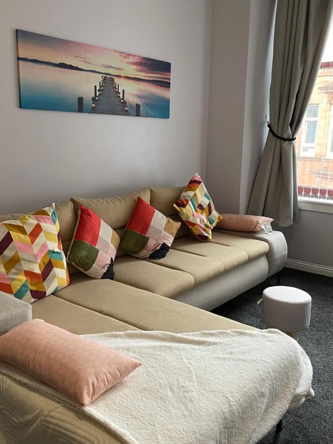 Spacious One Bedroom Flat, Entire Property. Greenock Luaran gambar